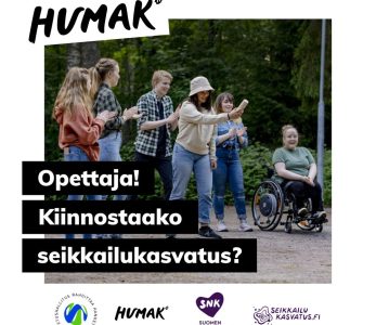 Opettaja! Kiinostaako seikkailukasvatus? Koulutussarjan mainos, jos nuoria pelaamassa mölkkyä.