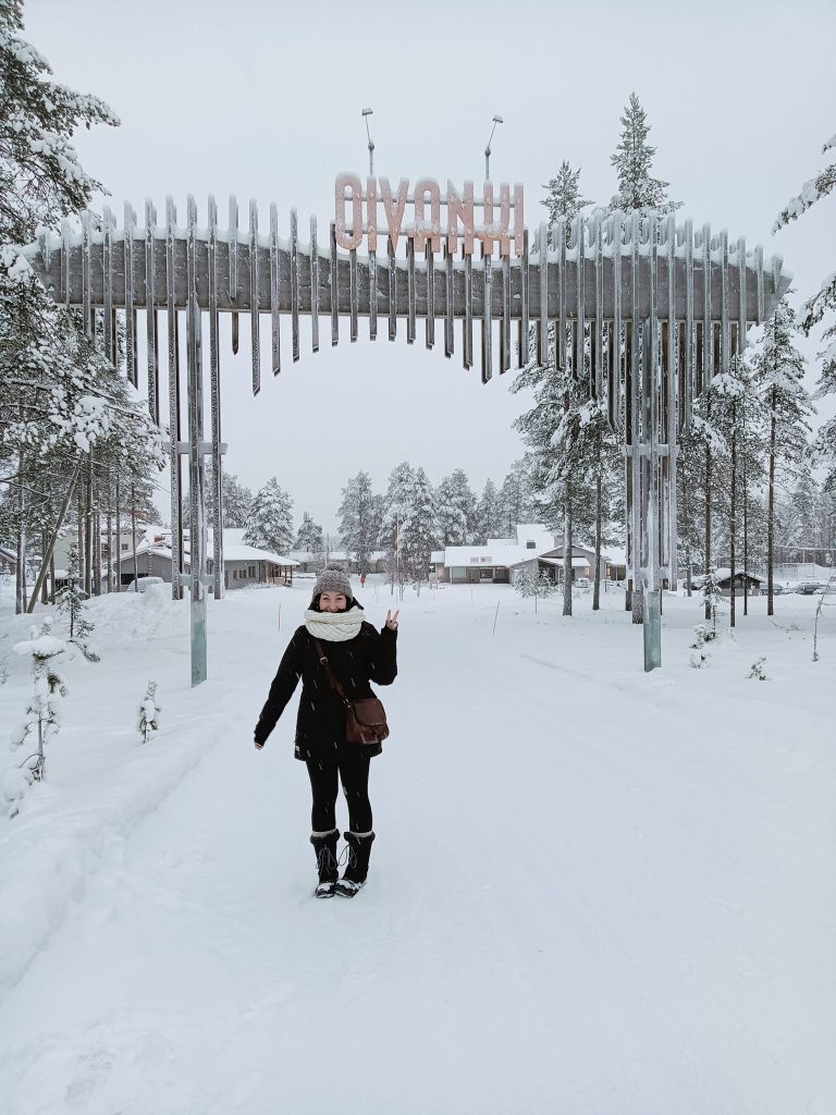 Bessie at the gate of Oivanki.